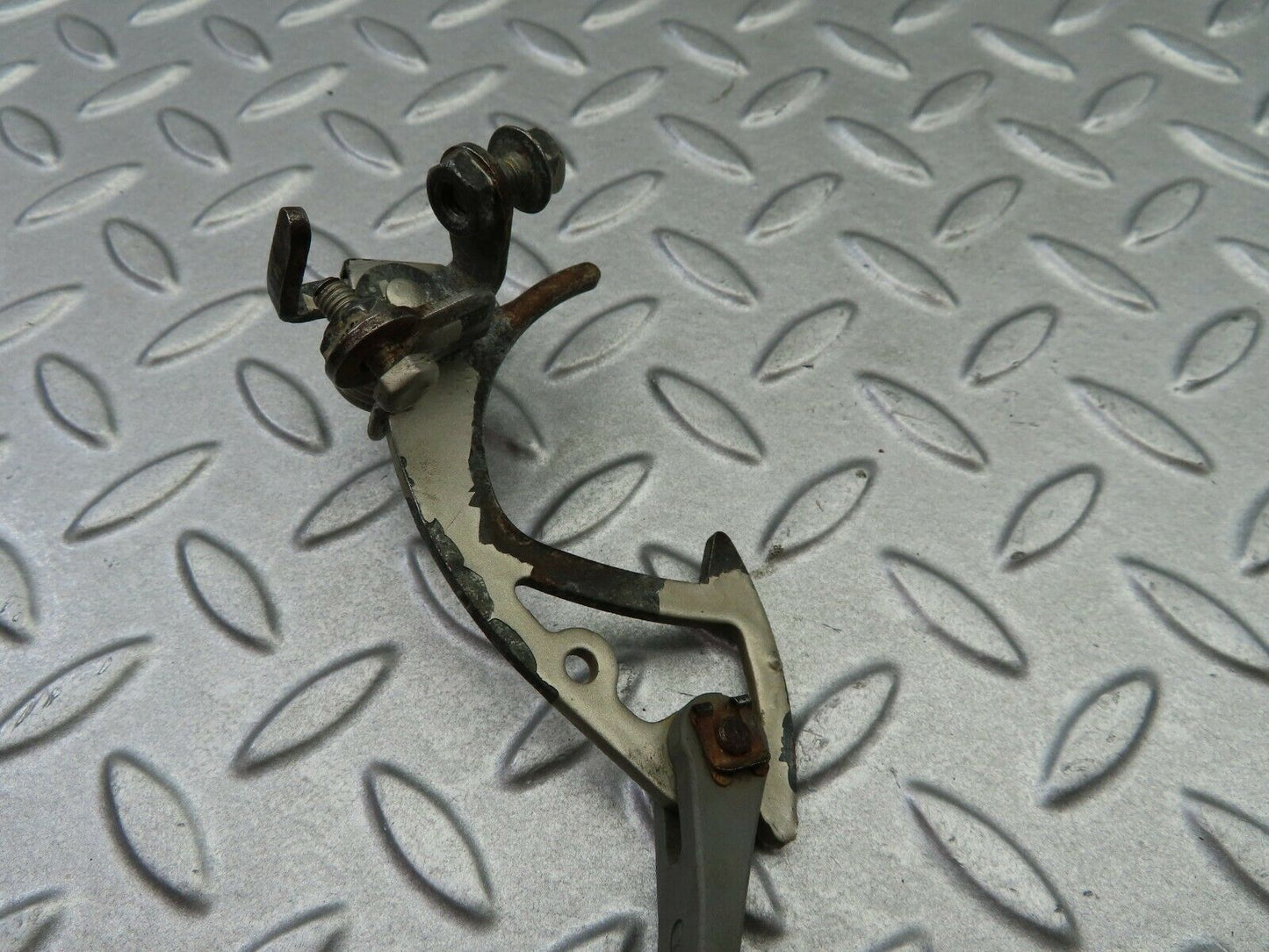 6220 Mercedes-Benz W126 380SE Bonnet Safety Latch