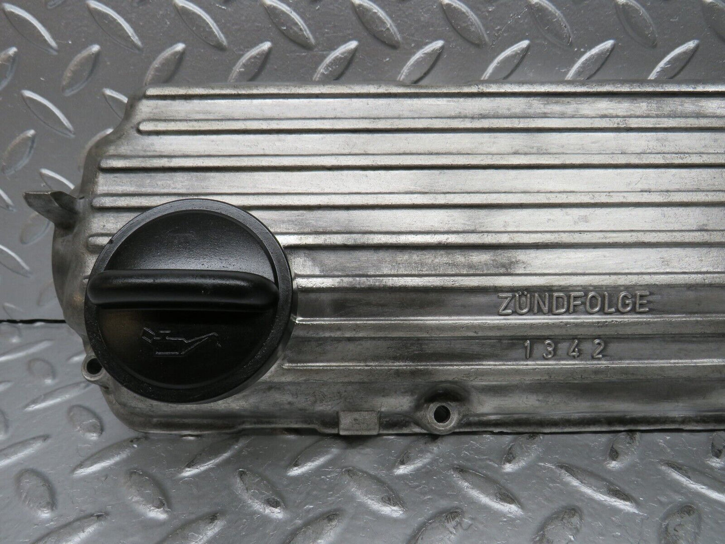 30151 Porsche 924 Rocker Cover 047103475