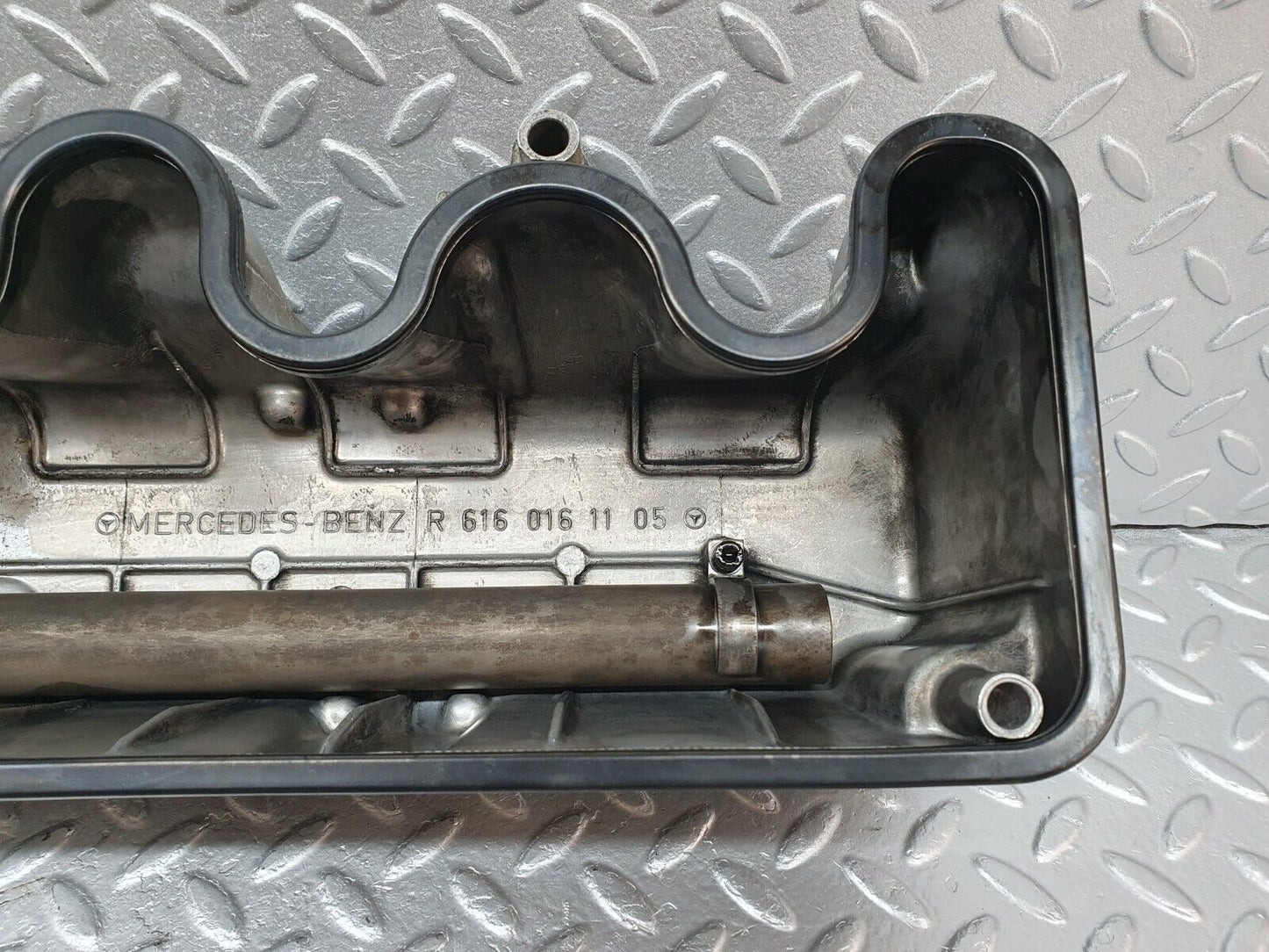 40866 Mercedes-Benz W123 240D Cylinder Head Valve Cover 6160161105