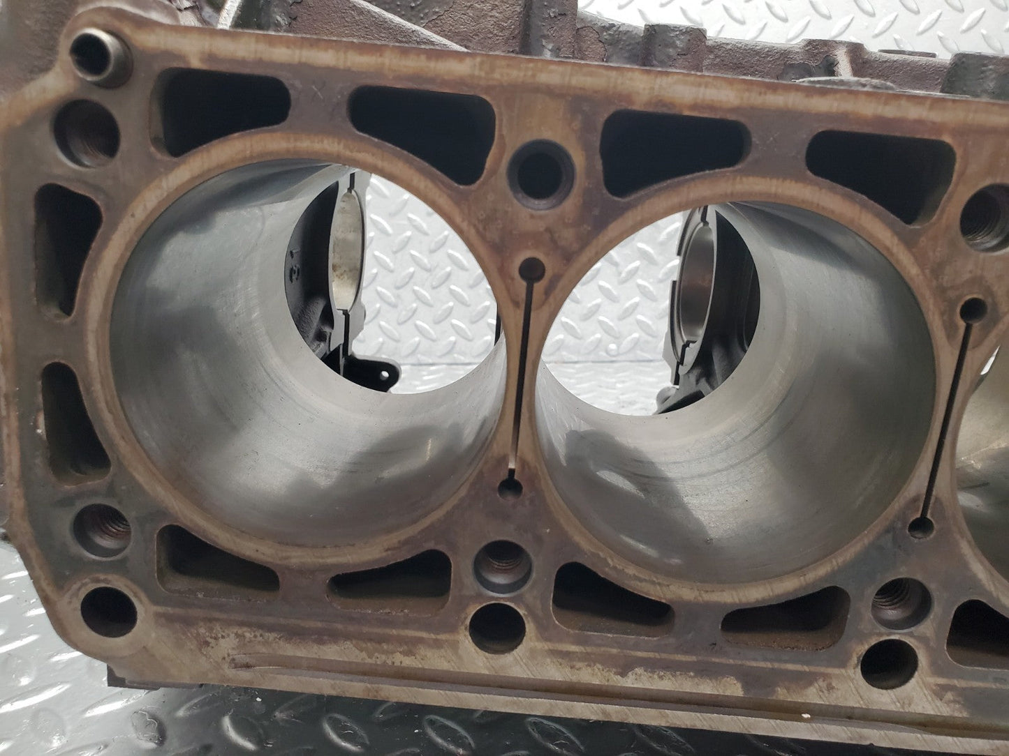 W124 Wagon engine block used OEM