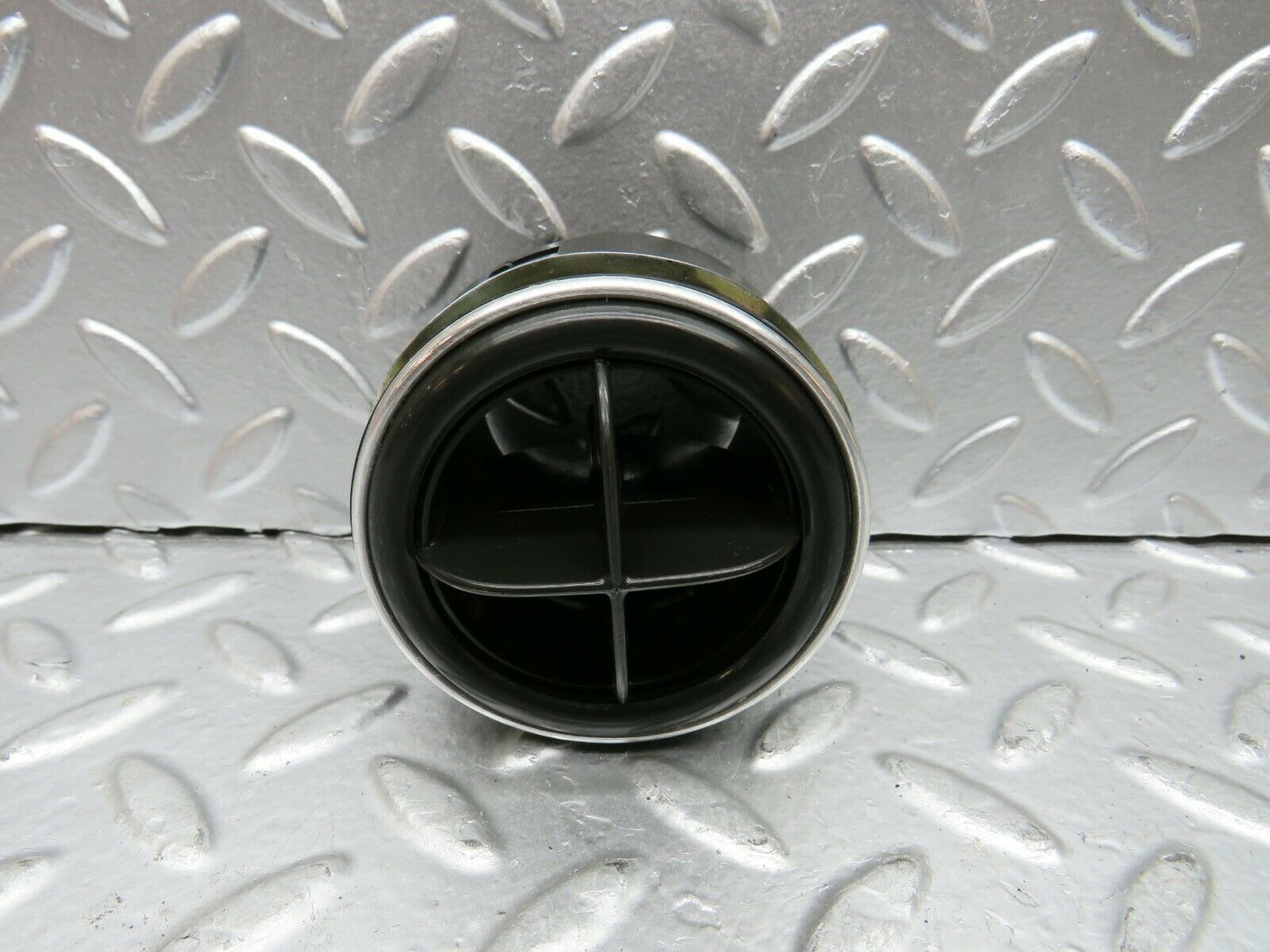 22712 Mercedes-Benz C107 450SLC Coupe Dashboard Air Vent