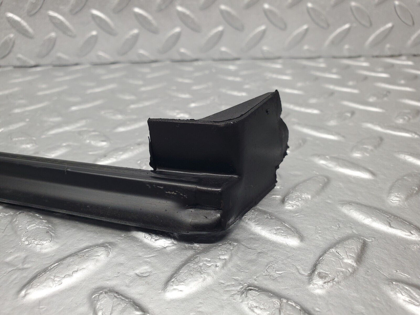46976 Mercedes-Benz R129 320SL Coupe Left Door Seal Window Weatherstrip