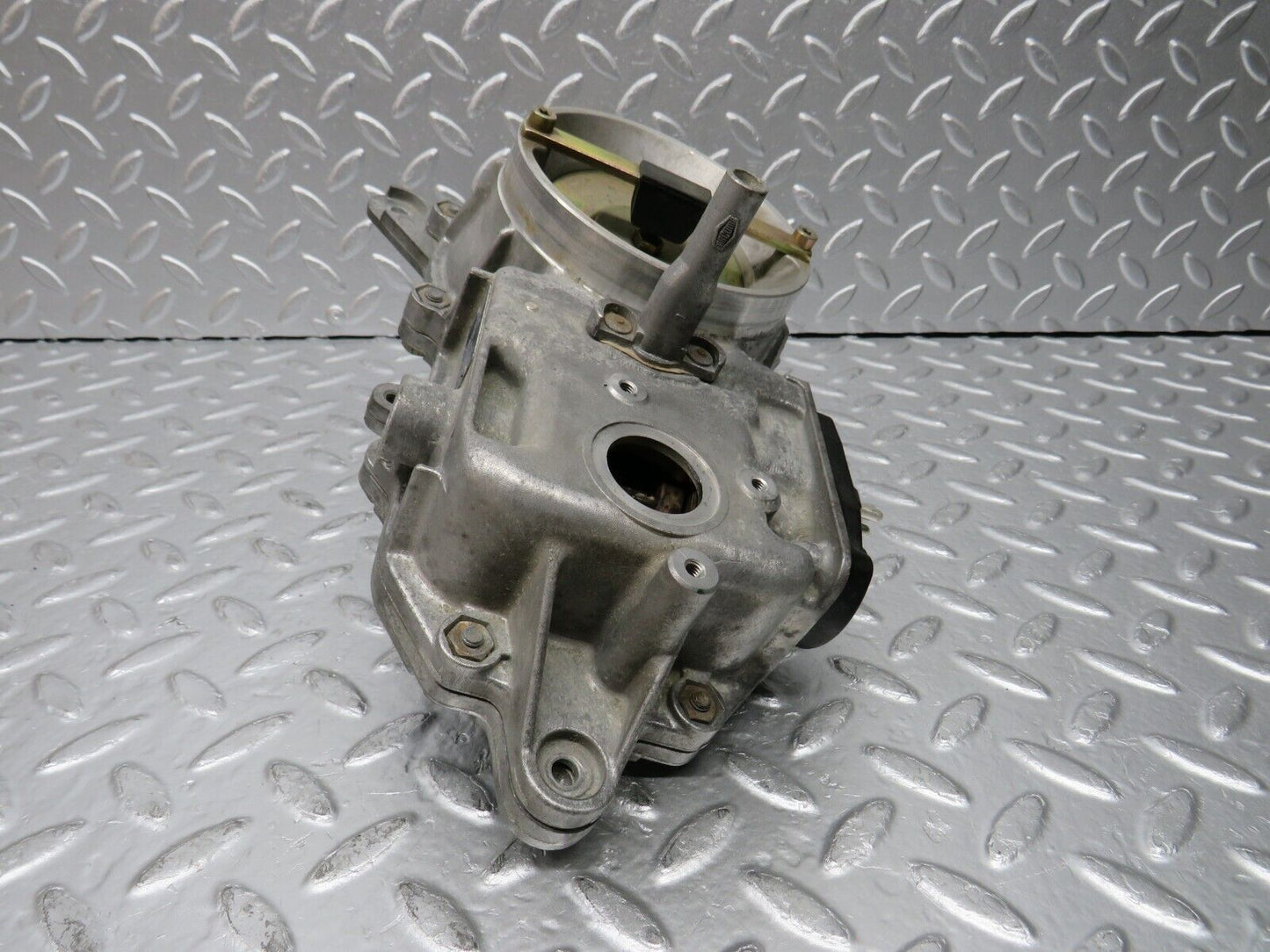 30458 Mercedes-Benz W124 230E Air Flow Mass Meter Sensor Bosch 0438121043