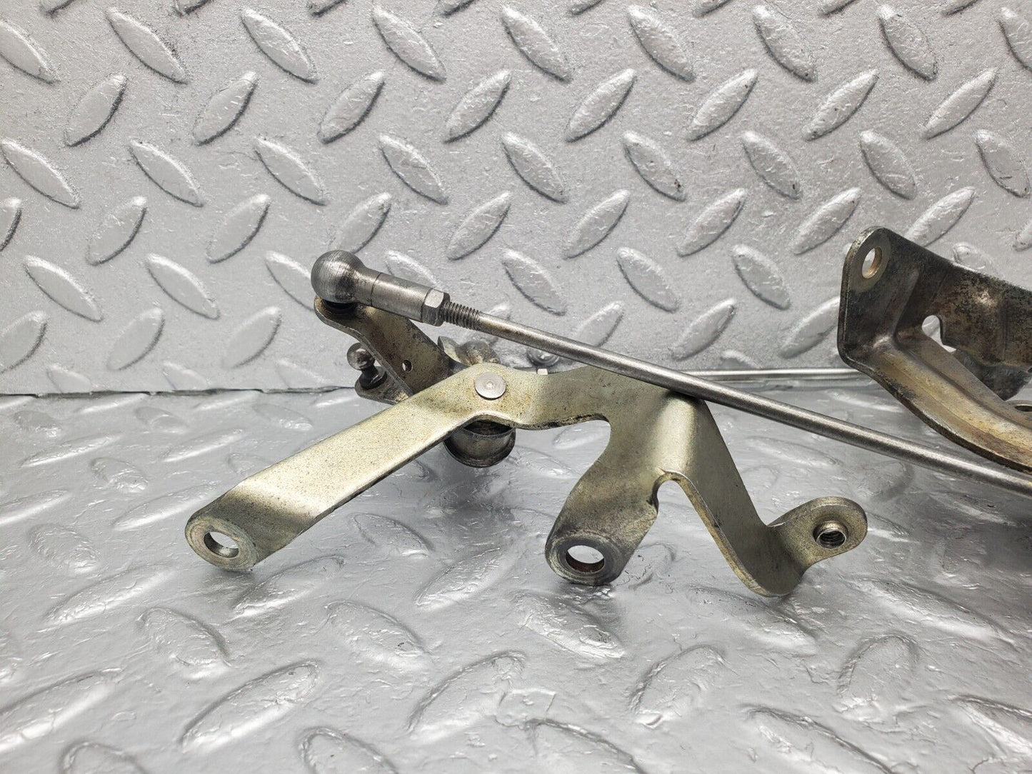 46072 Mercedes-Benz W126 420SE Throttle Linkage