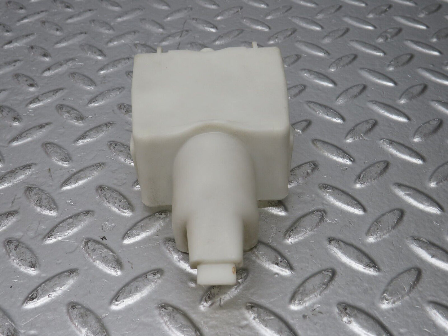31222 Mercedes-Benz S124 220TE Rear Door Lock Vacuum Actuator Cover 1248050590