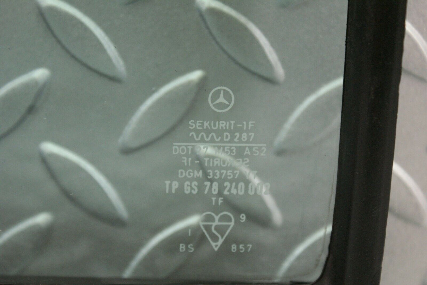 2661 Mercedes-Benz W116 350SE Rear Right Quarter Glass