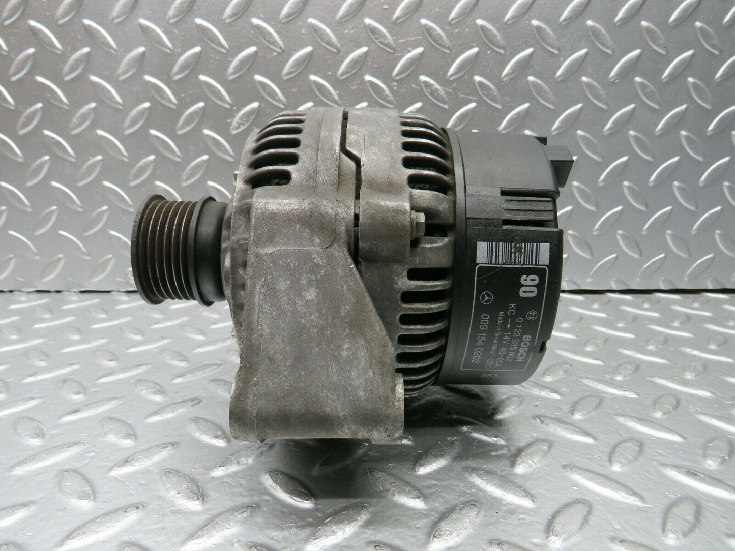 22561 Mercedes-Benz C124 E220 Generator Alternator Bosch 0123335002 0091540202