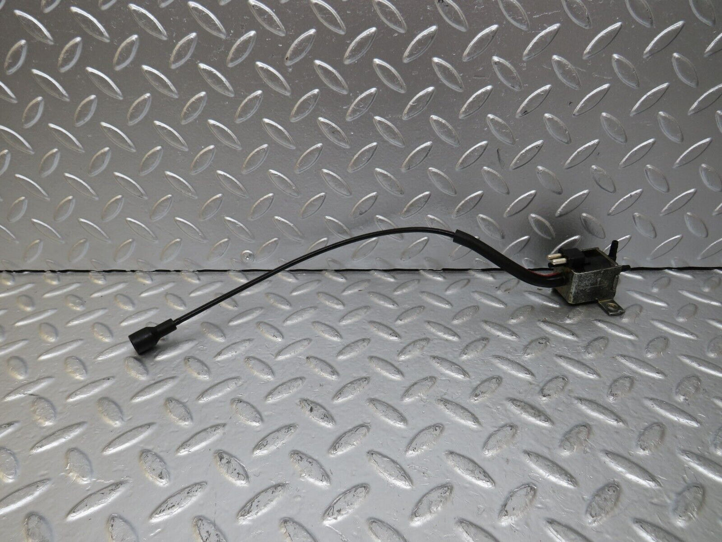 25677 Mercedes-Benz W124 280E Vacuum Valve Solenoid 1170780981