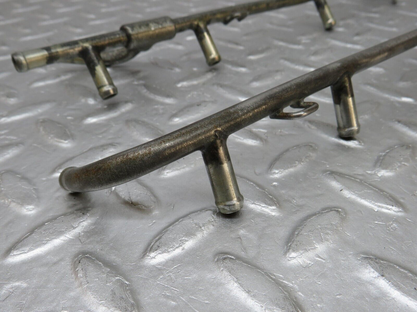 37547 Mercedes-Benz W109 300SEL Fuel Injection Pipe