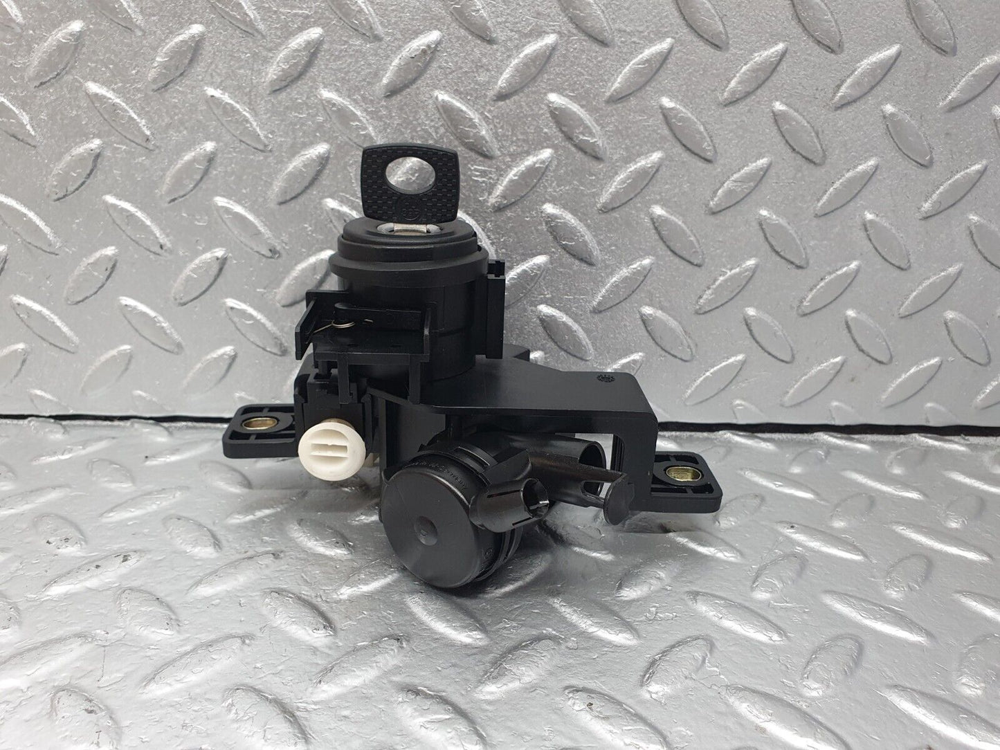 42573 Mercedes-Benz R129 320SL Coupe Trunk Lock With Key