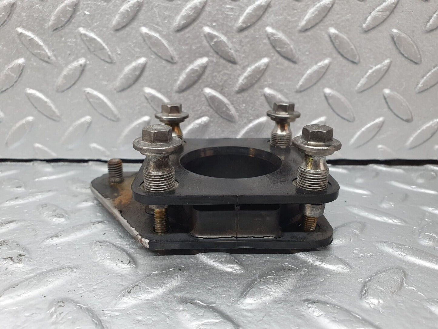 41606 Mercedes-Benz W124 200E Carburettor Mounting Flange 1020711368