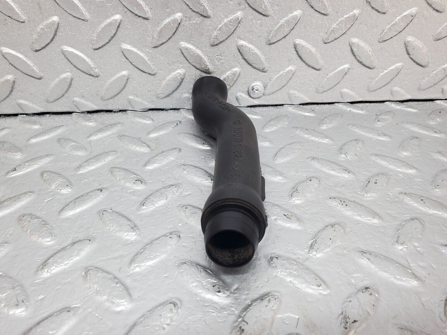 44745 Mercedes-Benz W124 220E Crank Case Breather Hose 1110180182