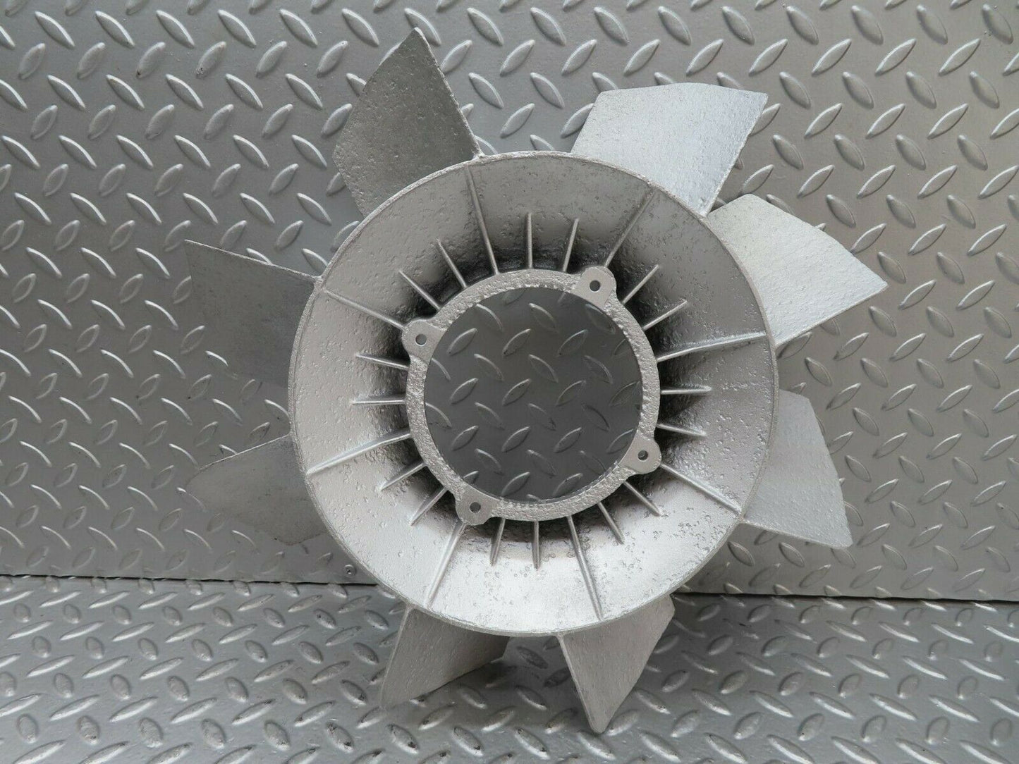 15661 Mercedes-Benz R107 450SL Engine Cooling Fan