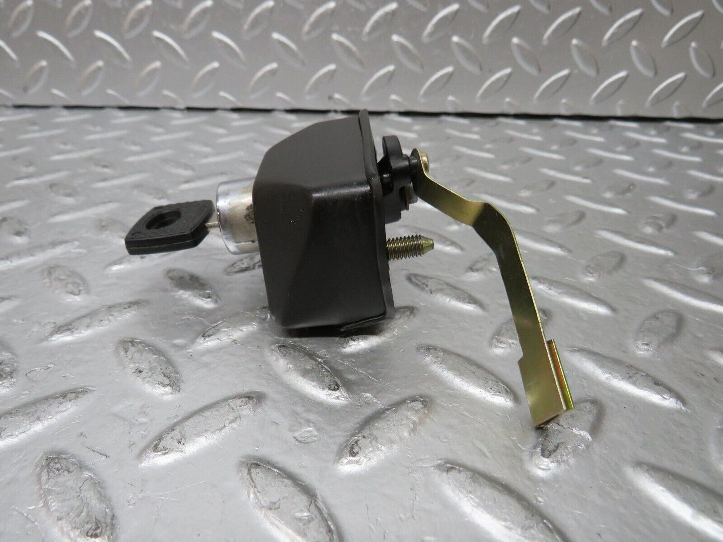 29848 Mercedes-Benz W123 230E Trunk Lock With Key
