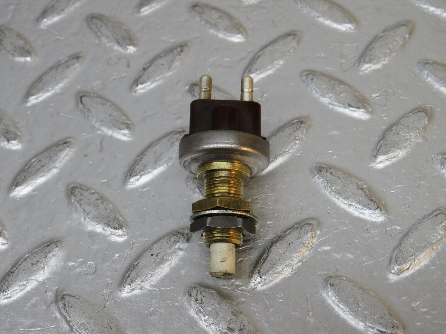 32262 Mercedes-Benz C107 350SLC Coupe Coupe Brake Light Switch 190130