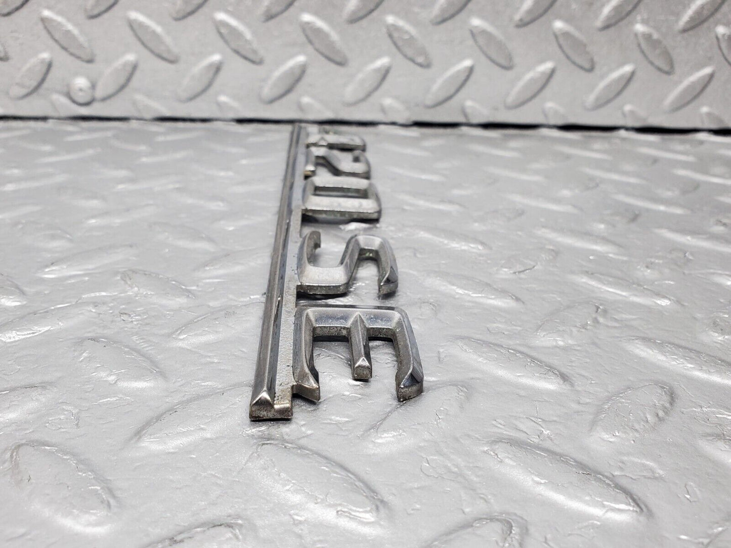 45885 Mercedes-Benz W126 420SE Trunk Badge Emblem