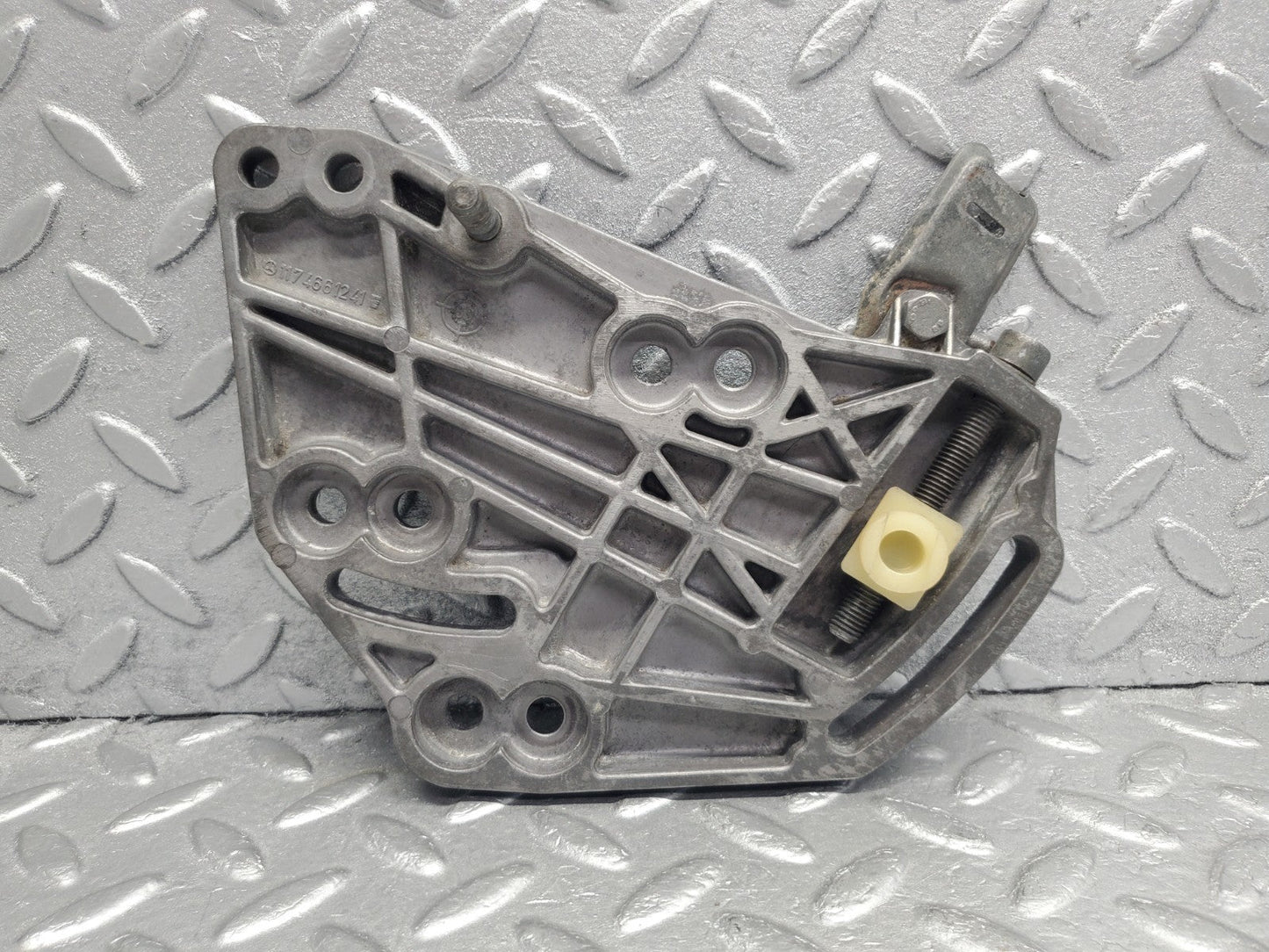 W124 Wagon power steering pump bracket used OEM