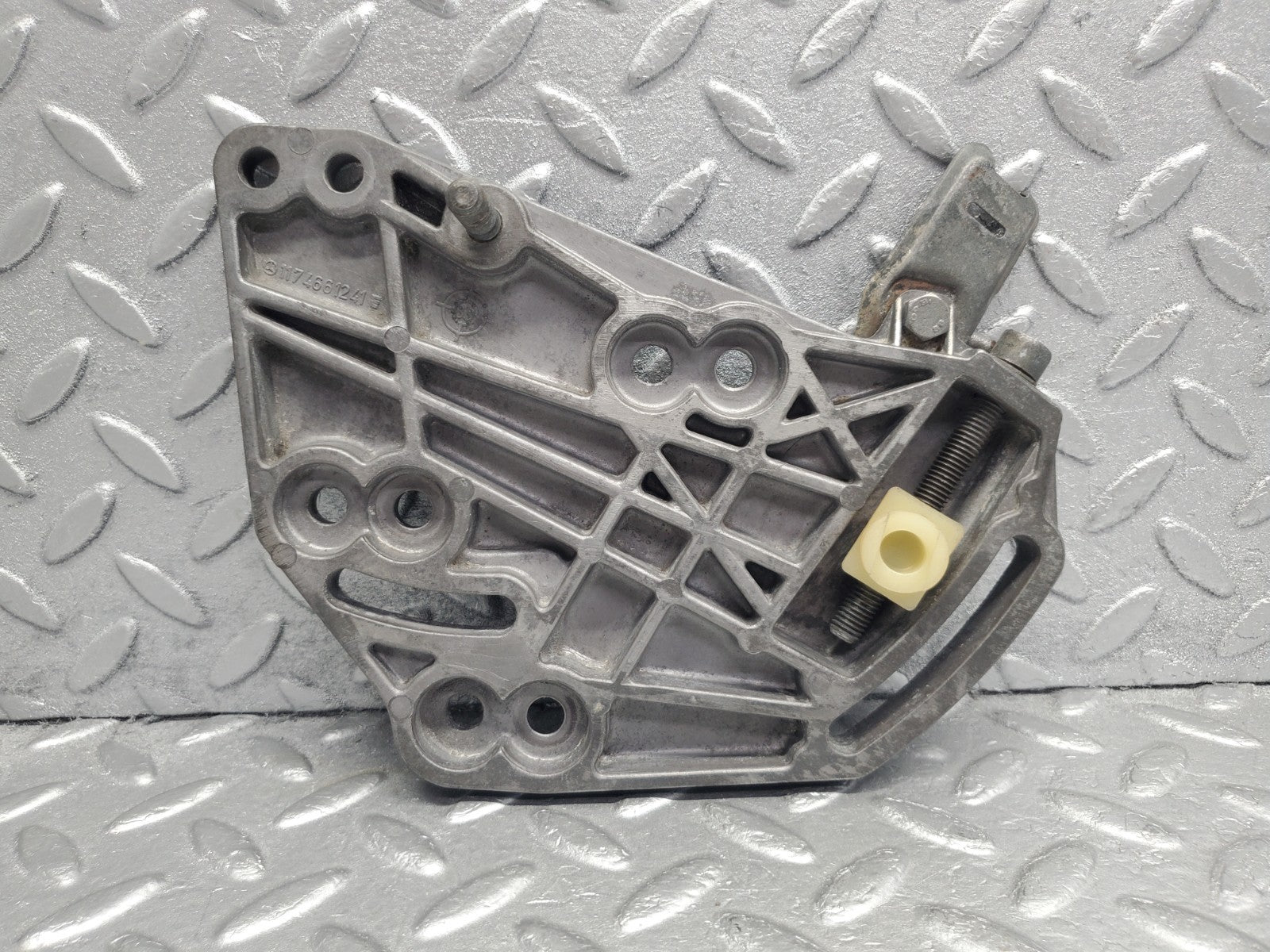 W124 Wagon power steering pump bracket used OEM