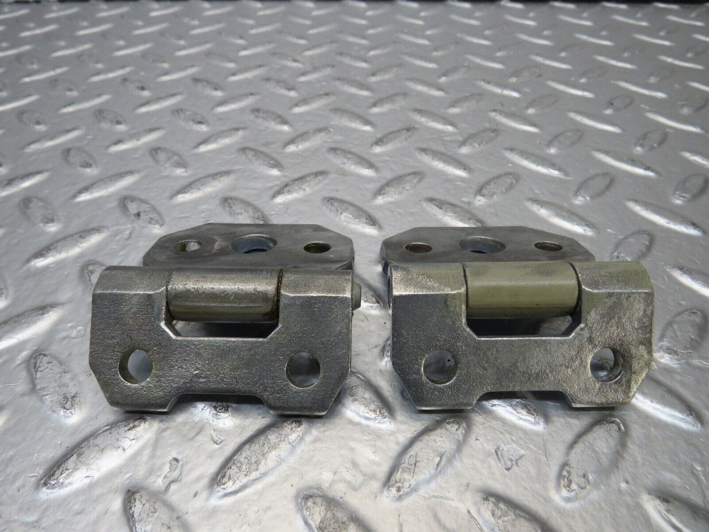 25298 Mercedes-Benz W201 190D Door Hinge Right