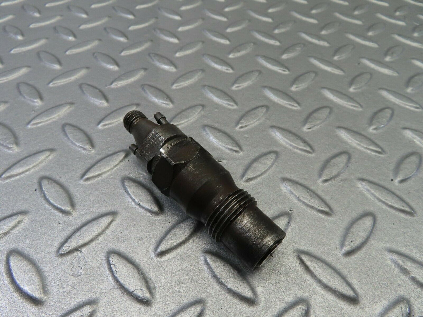 7957 Mercedes-Benz W116 Fuel Injector Bosch OM617