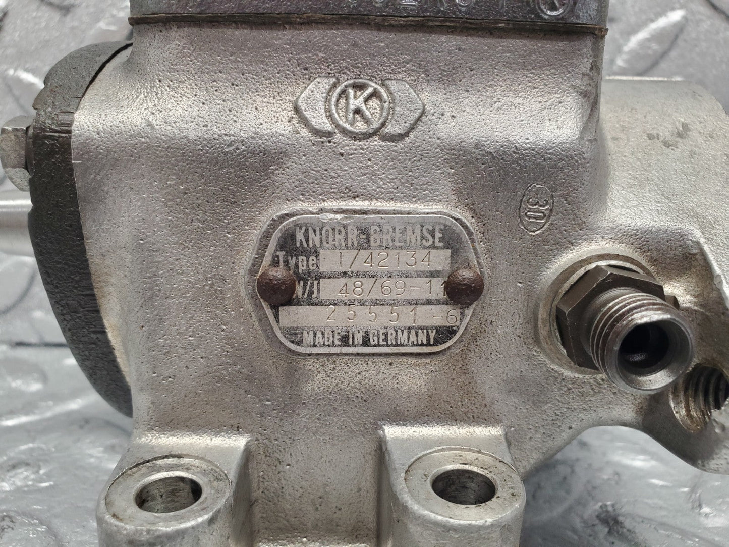 W112 air suspension compressor used OEM
