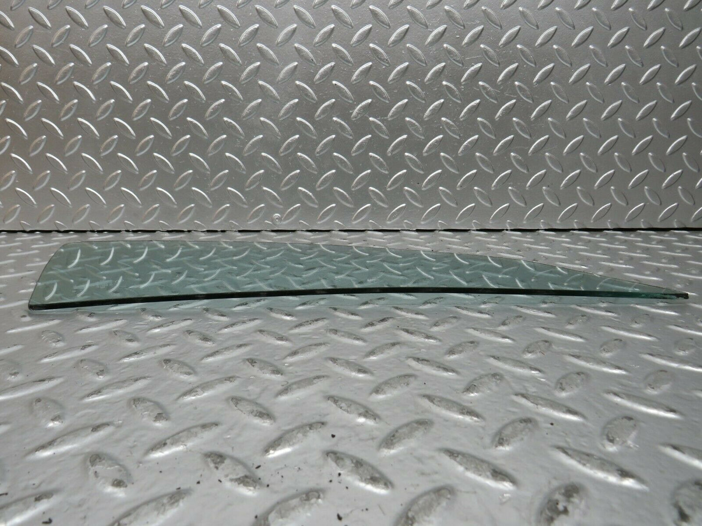 23750 Mercedes-Benz C107 450SLC Coupe Rear Right Quarter Window Glass