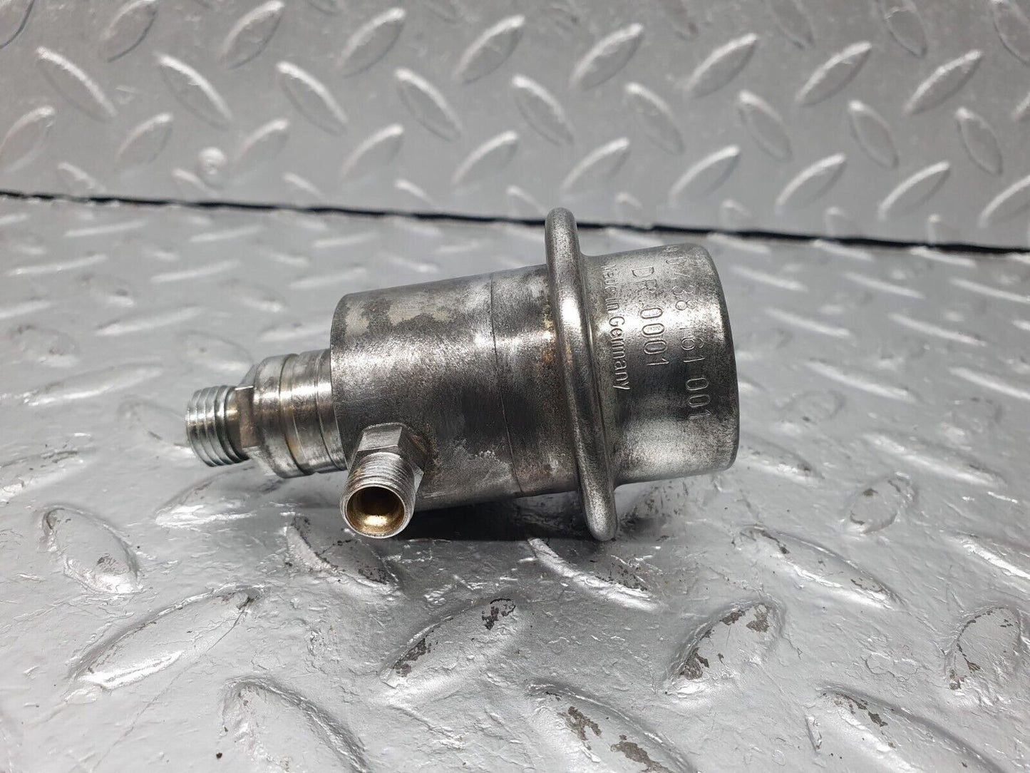 40963 Mercedes-Benz W126 300SE Fuel Pressure Regulator Bosch 0438161001