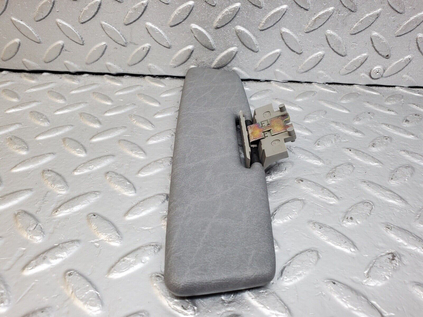 44625 Mercedes-Benz W124 220E Middle Sun Visor Grey
