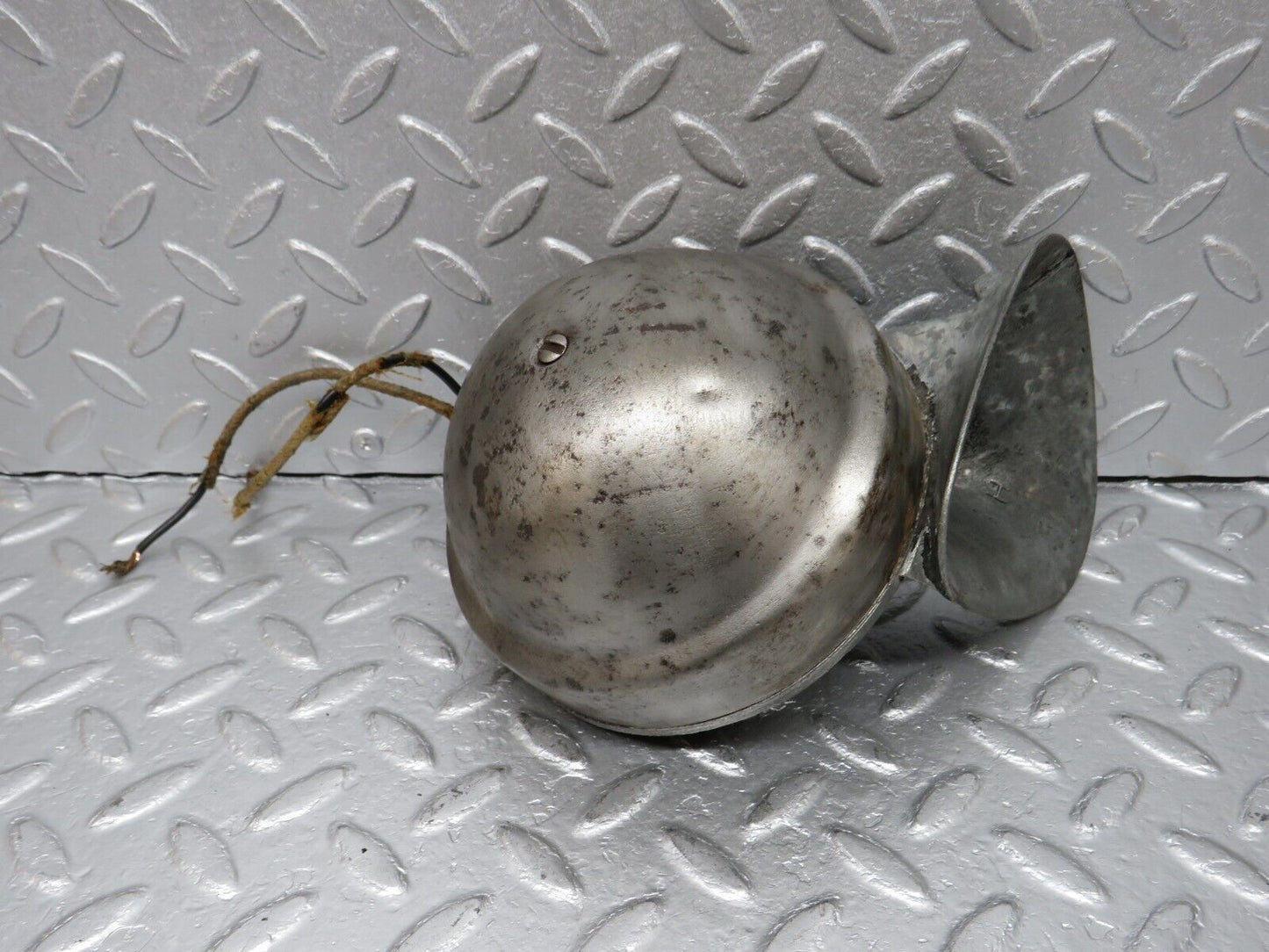 40362 Mercedes-Benz W110 230 Horn Lucas