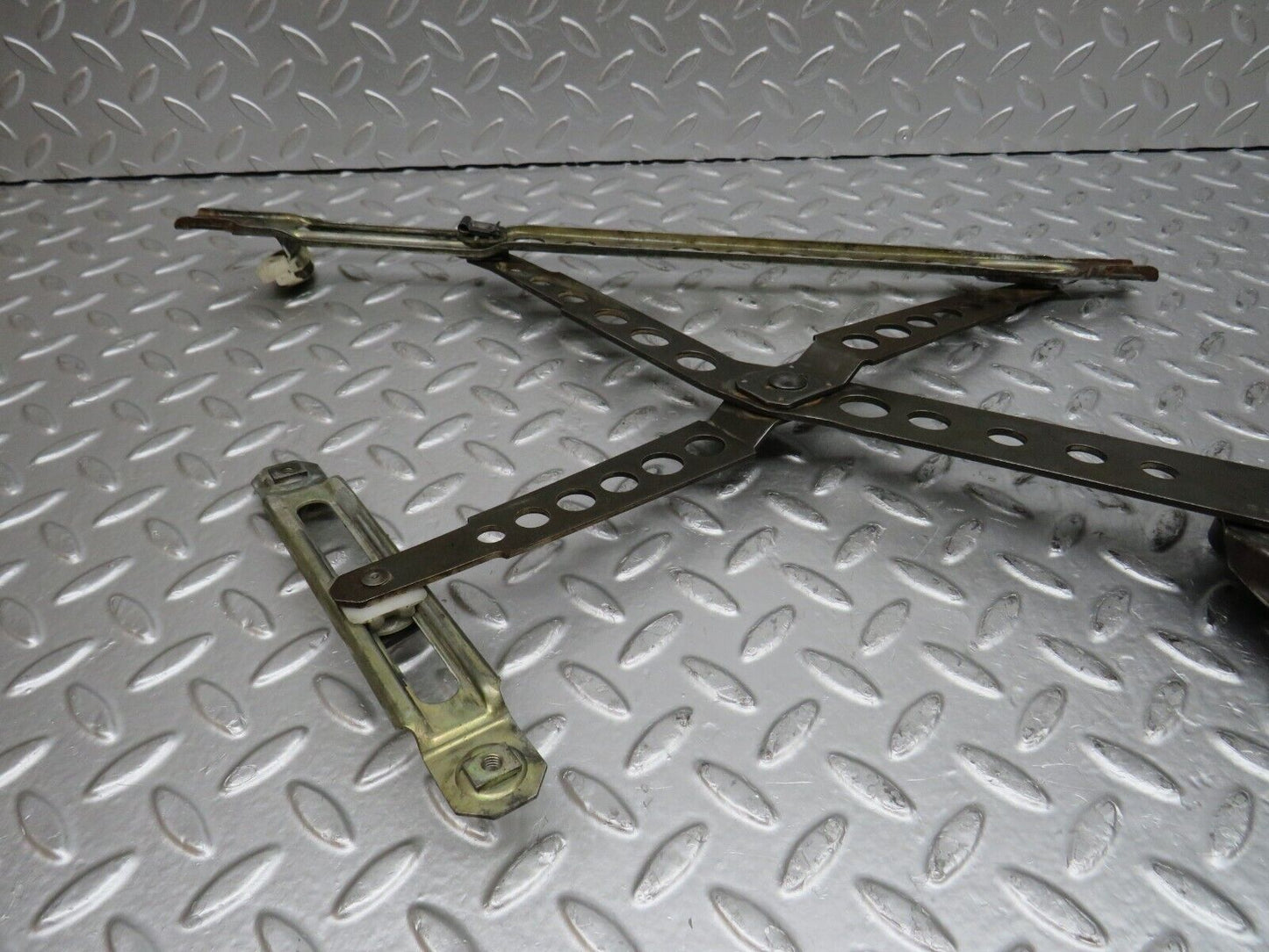 31139 Mercedes-Benz W123 200D Front Right Manual Window Regulator 1237200446