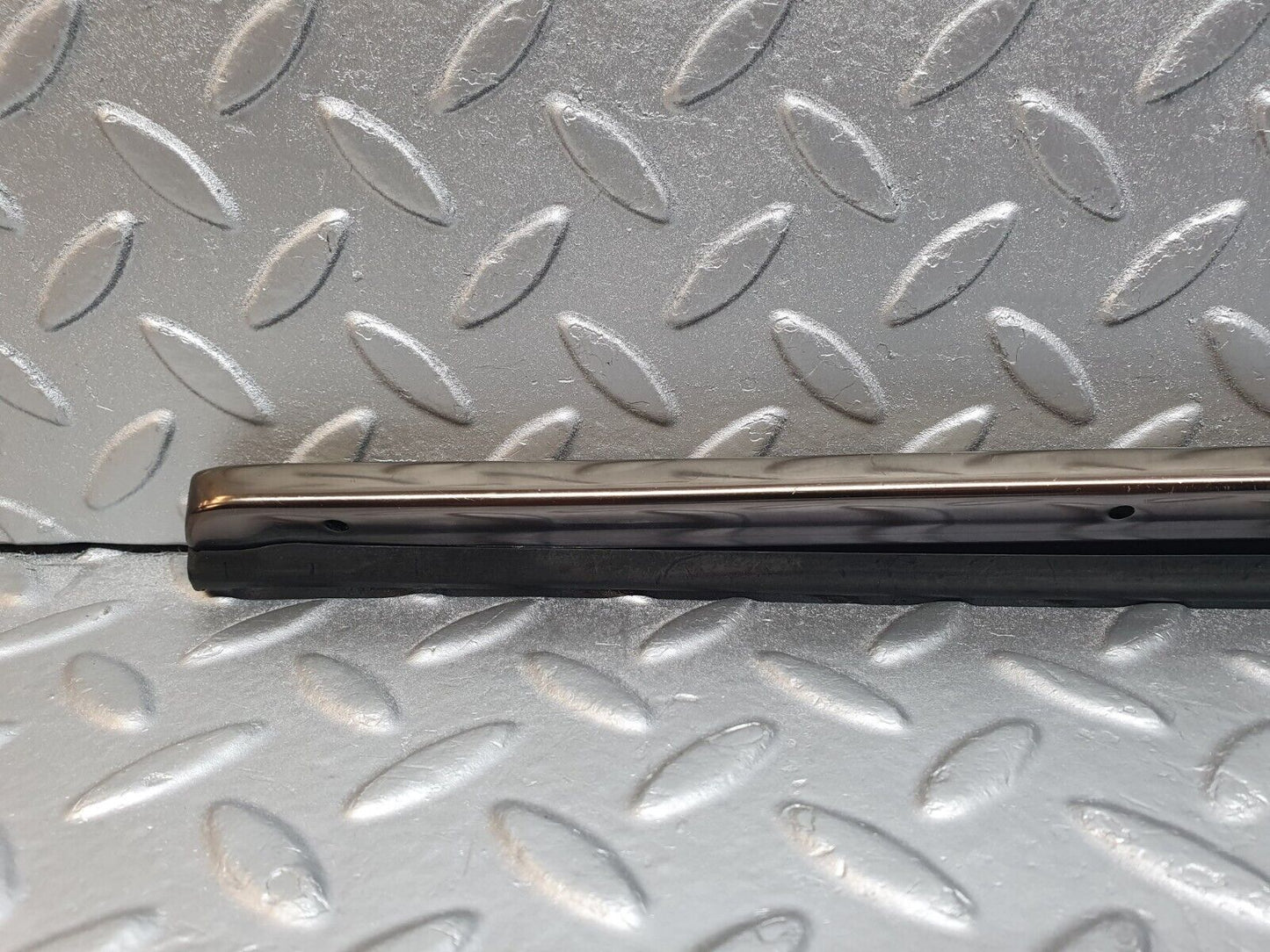42610 Mercedes-Benz R129 320SL Coupe Trunk Lid Handle Trim 1297580396