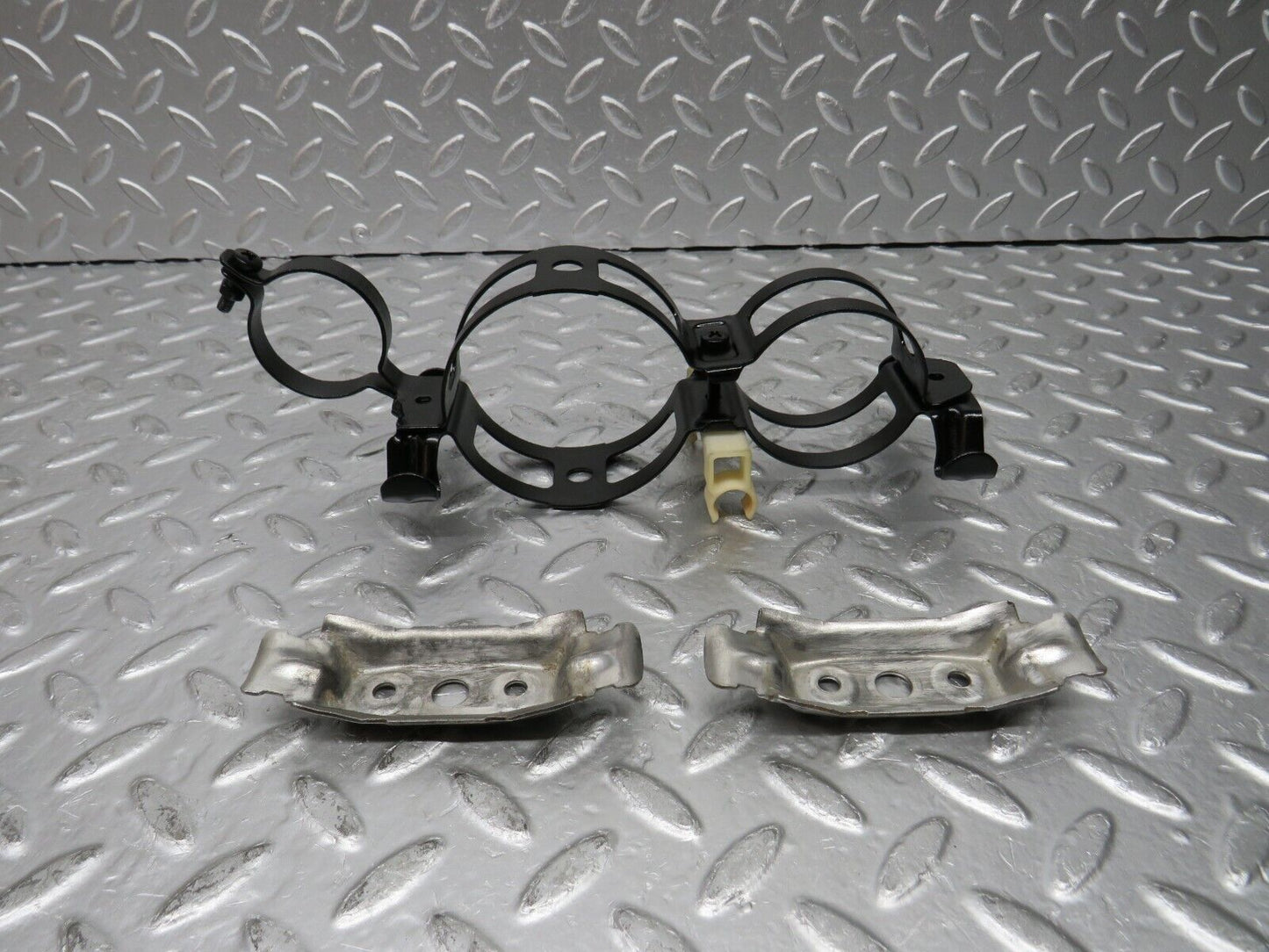 30384 Mercedes-Benz W124 230E Fuel Pump Fuel Filter Bracket Holder