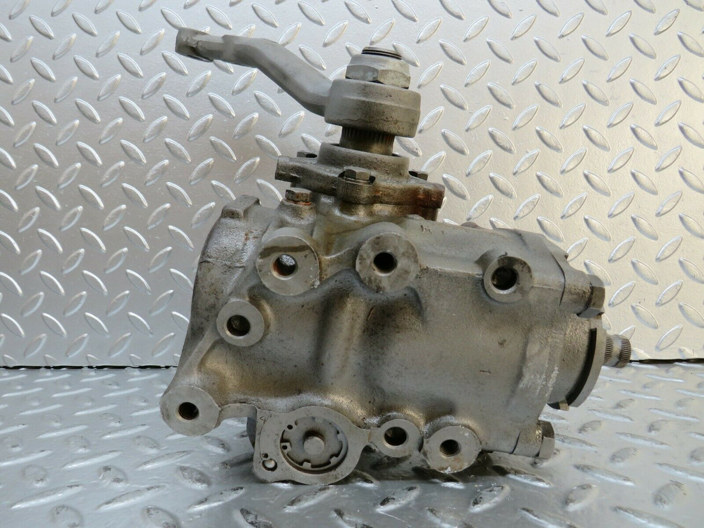 23634 Mercedes-Benz W114 280E Steering Box RHD 1074610601