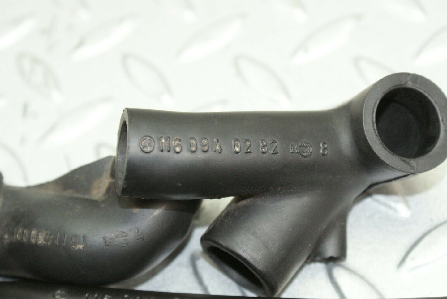 2607 Mercedes-Benz W116 350SE 4x Intanke Hose Crankcase Hose Pipe