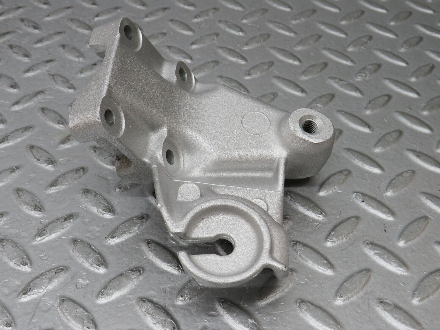 36352 Mercedes-Benz W126 420SE Engine Mount Bracket Right Side 1162235504