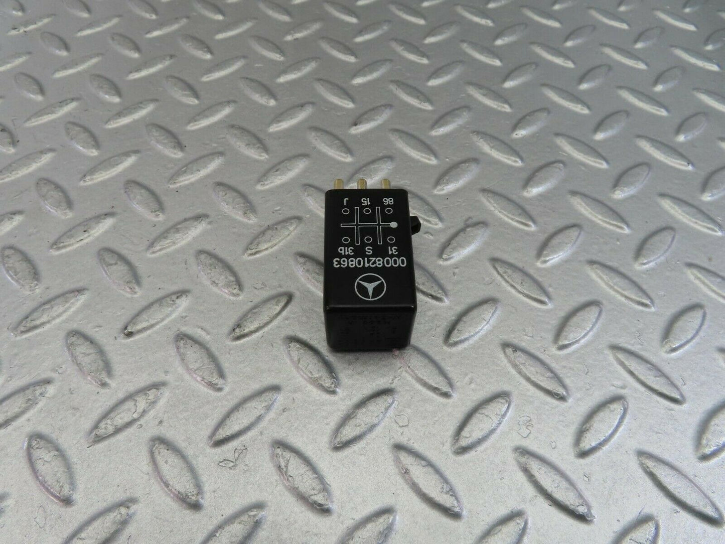 10093 Mercedes-Benz C123 230CE Coupe Intermittent Wiper Relay 0008210863