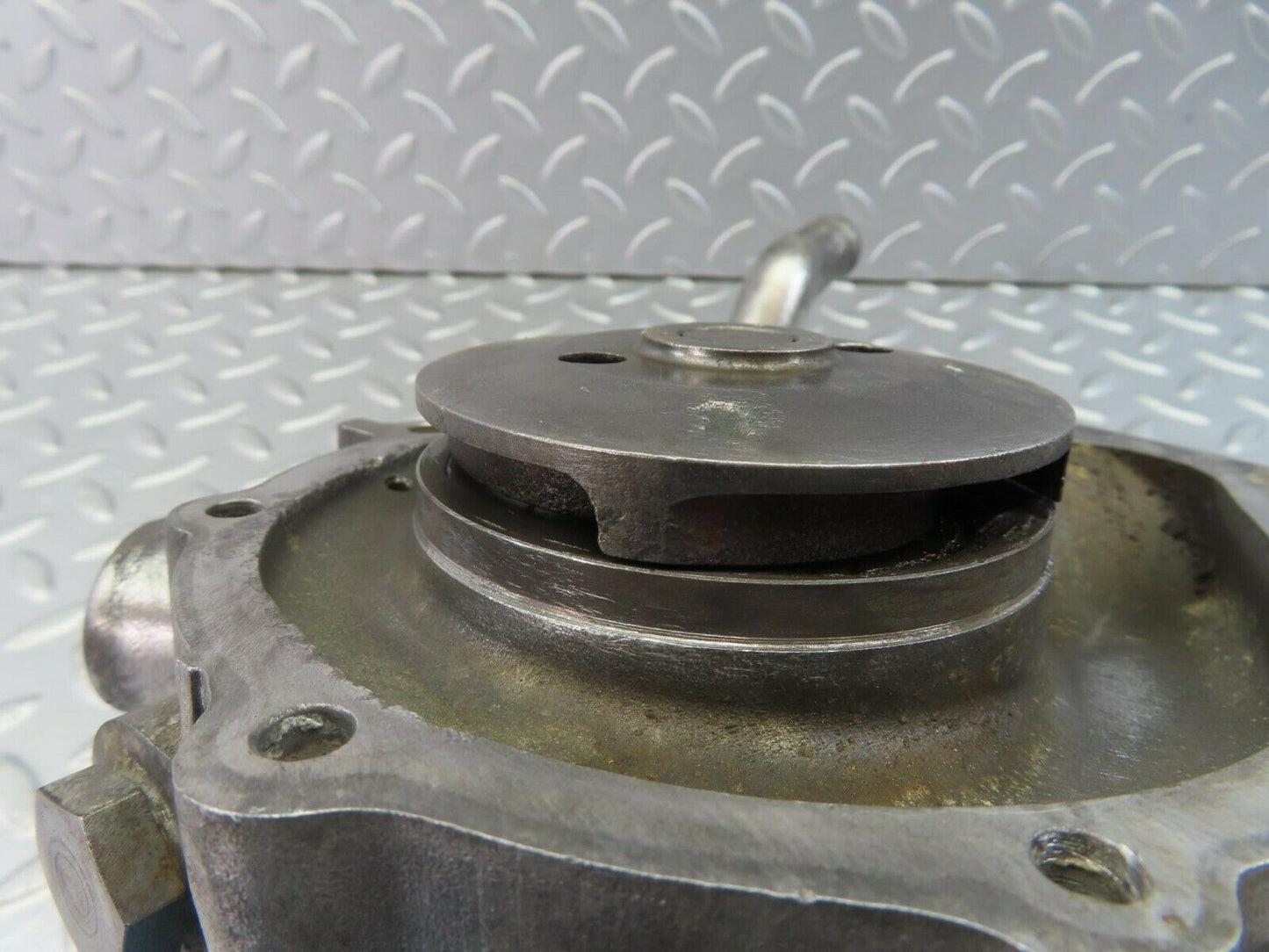 10556 Mercedes-Benz W201 190E Water Pump 1022012001