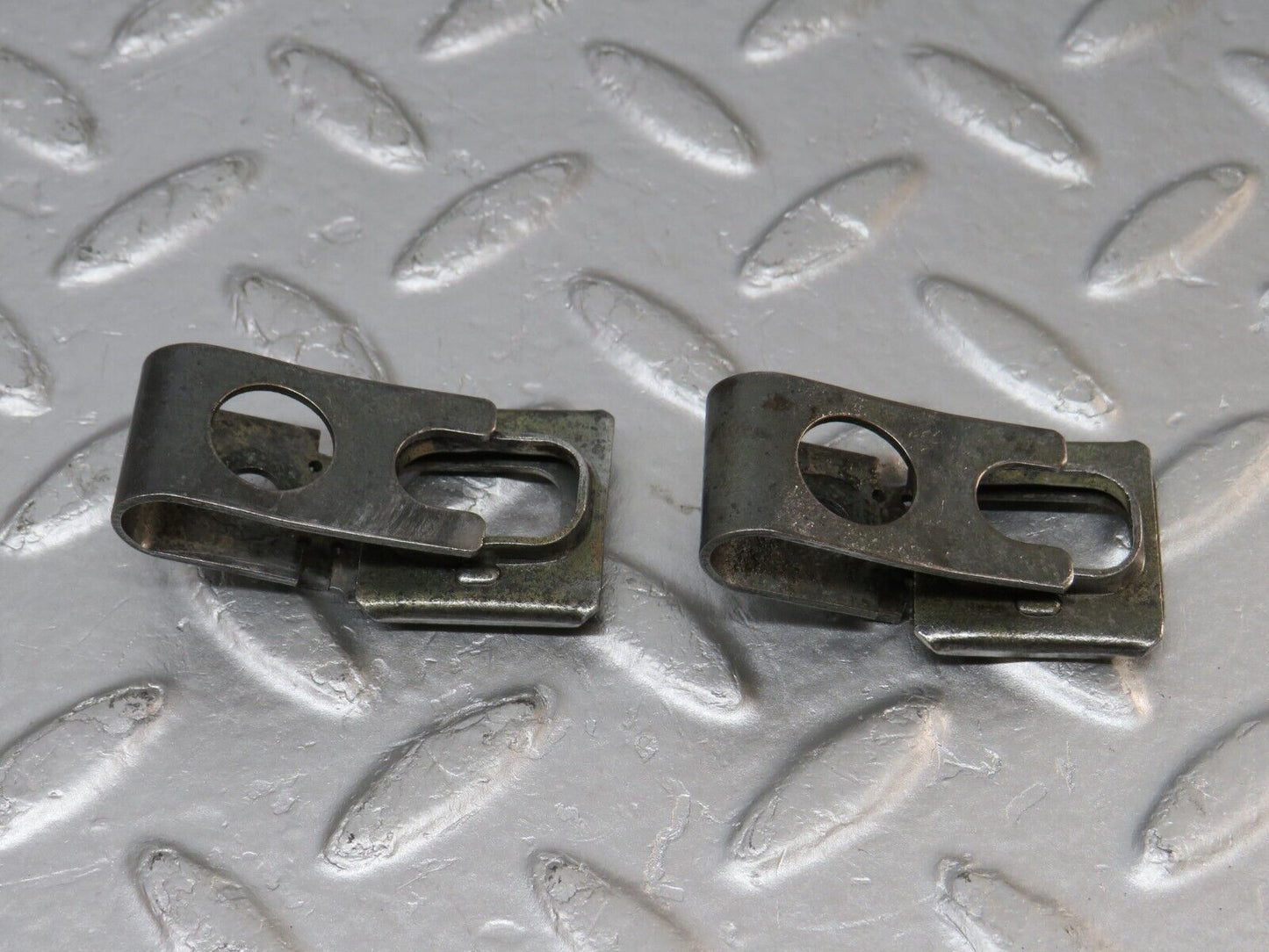 34480 Mercedes-Benz C126 380SEC Coupe Fuel Injector Bracket