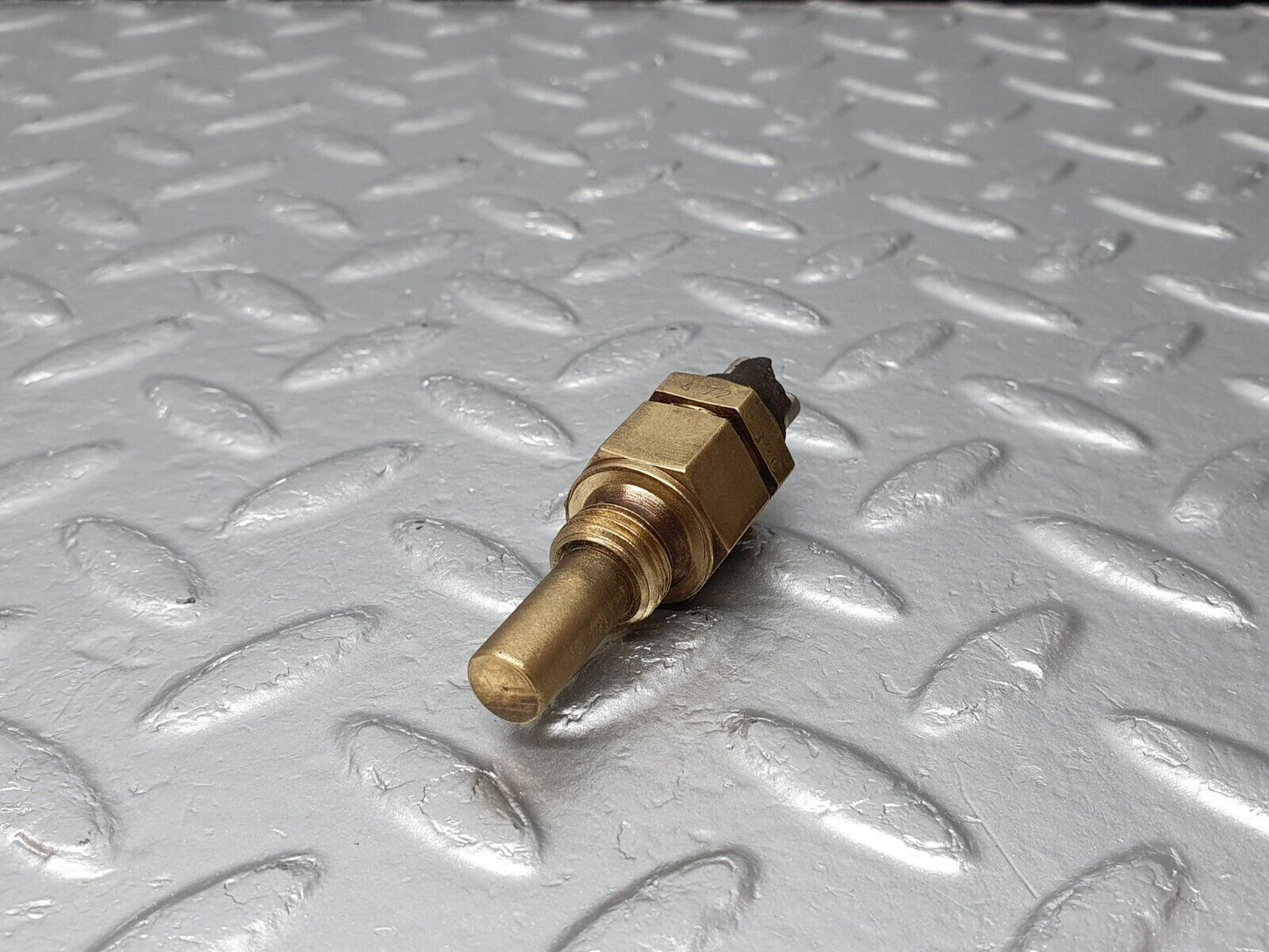 41340 Mercedes-Benz W114 280E Coolant Temperature Sensor VDO