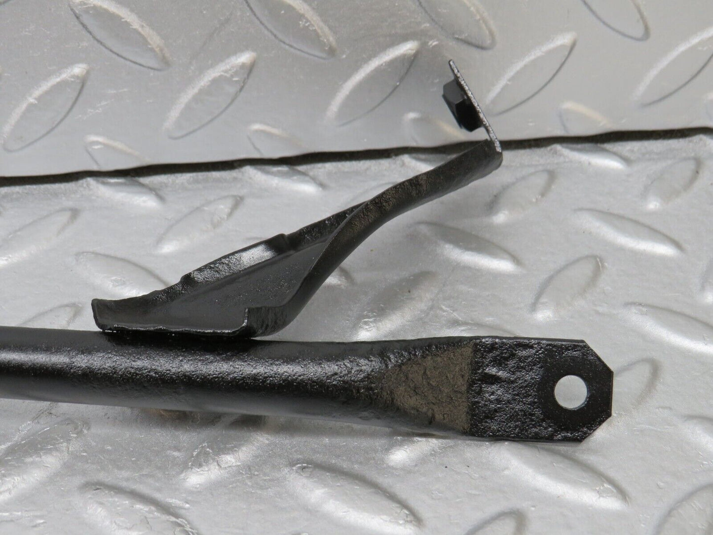36776 Mercedes-Benz W201 190E 2.0L Horn Bracket Holder