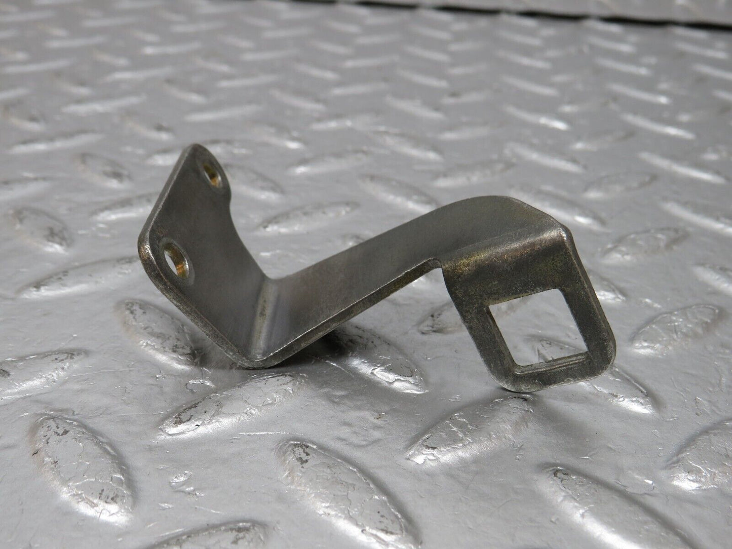 34189 Mercedes-Benz W124 260E Accelerator Cable Bracket Holder