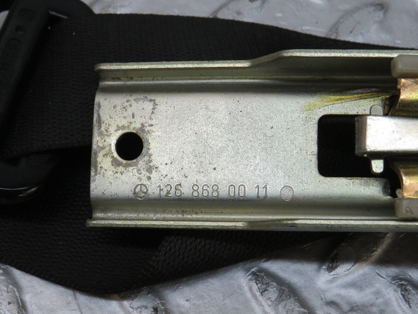 36318 Mercedes-Benz W126 420SE Front Left Seat Belt 1268604993 1268680011