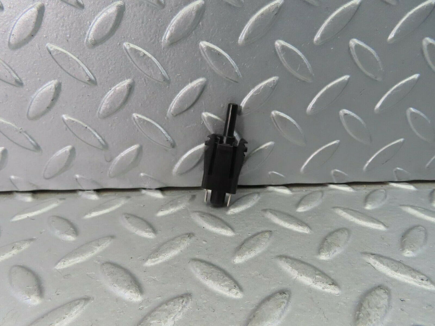 10399 Mercedes-Benz W201 190E Door Contact Switch 0015458714