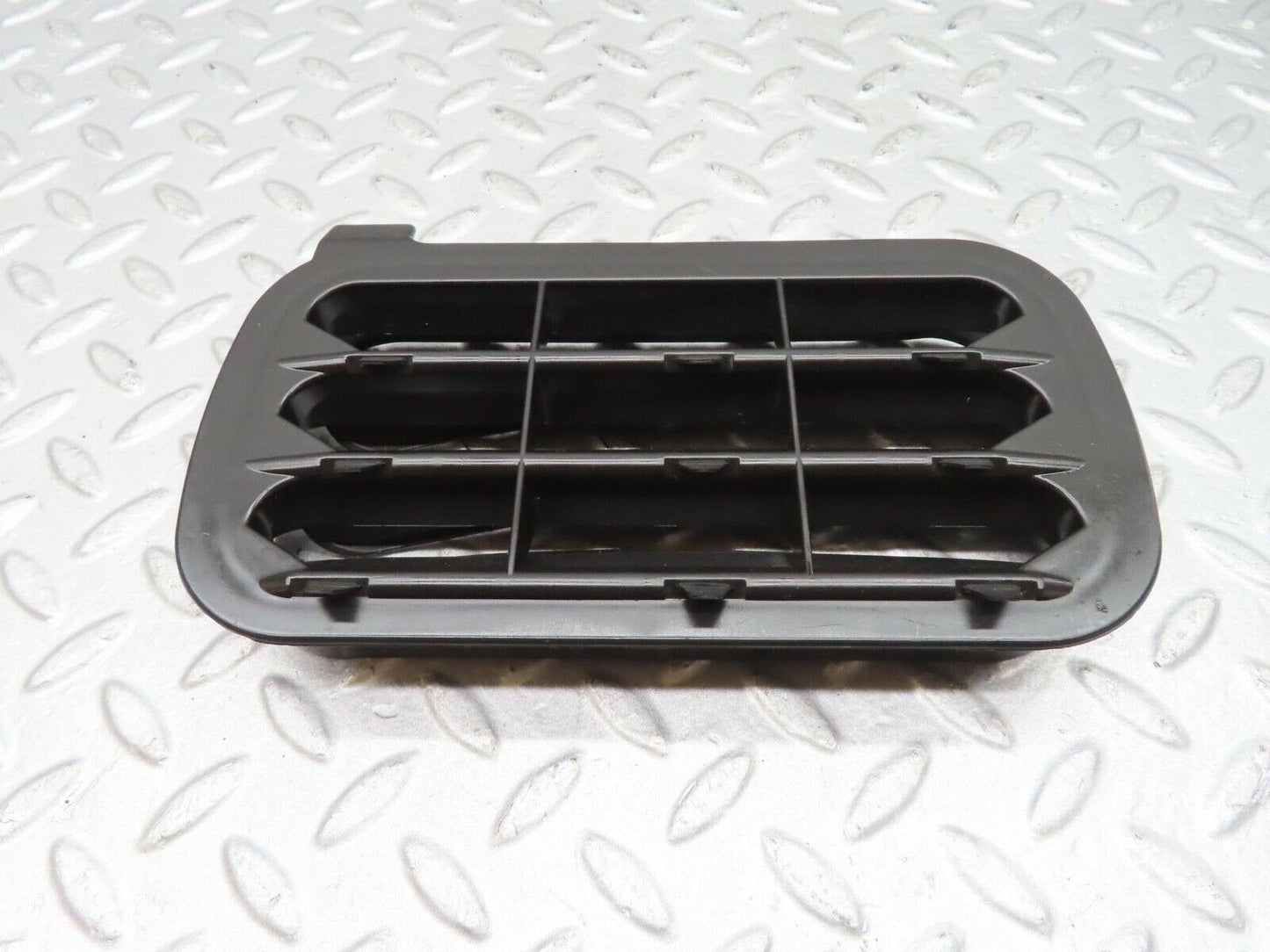 16202 Mercedes-Benz W124 260E Rear Air Intake Vent 1248370230