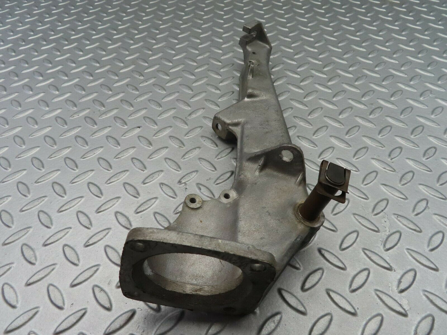7186 Mercedes-Benz C107 350SLC Coupe Brake Pedal Bracket 1072940901