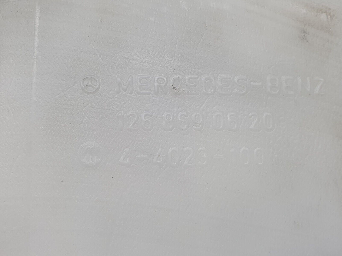 40993 Mercedes-Benz W126 300SE Windscreen Washer Fluid Reservoir 1268690620 1265401017 1248690072