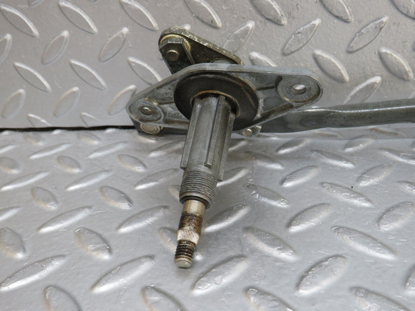 37544 Mercedes-Benz W109 300SEL Windscreen Wiper Linkage