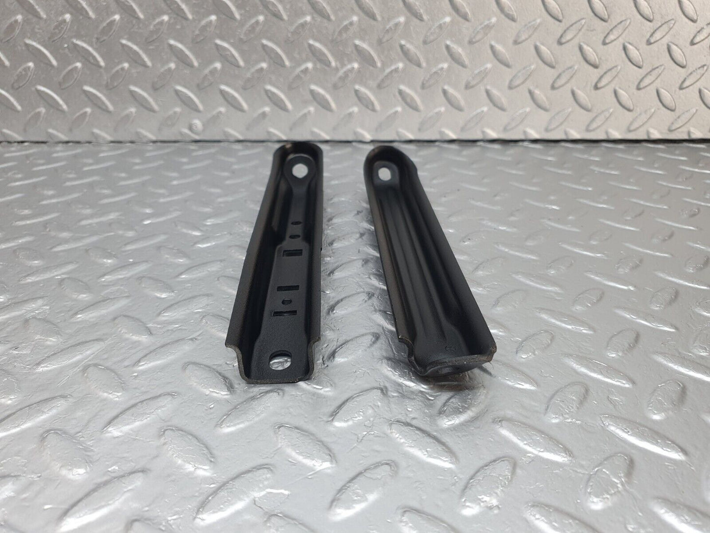 42831 Mercedes-Benz W201 190 2.0L Air Intake Manifold Bracket