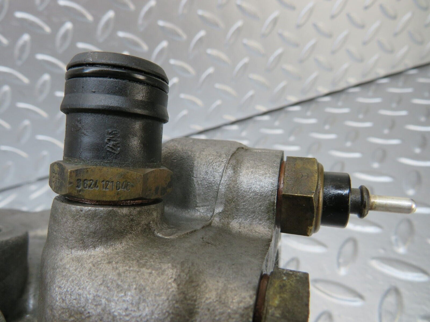 25773 Mercedes-Benz W124 280E Water Pump 1032010101
