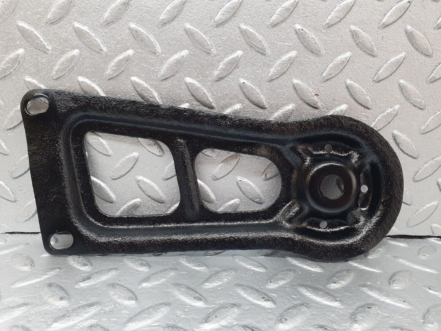 43893 Mercedes-Benz C123 230CE Coupe Rear Suspension Axle Mounting Bracket